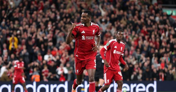 Alexander Isak jibe spotted in Liverpool 0-7 Man Utd after 15-year