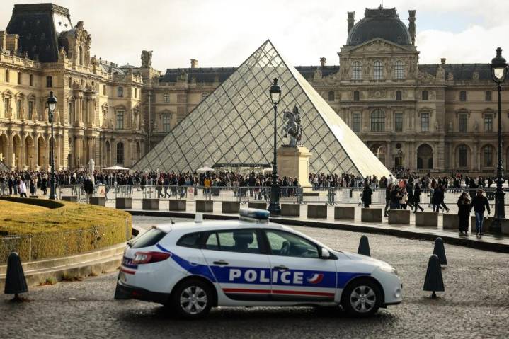 Prosecutor says arrested man is thought to be 4th member of Louvre heist gang