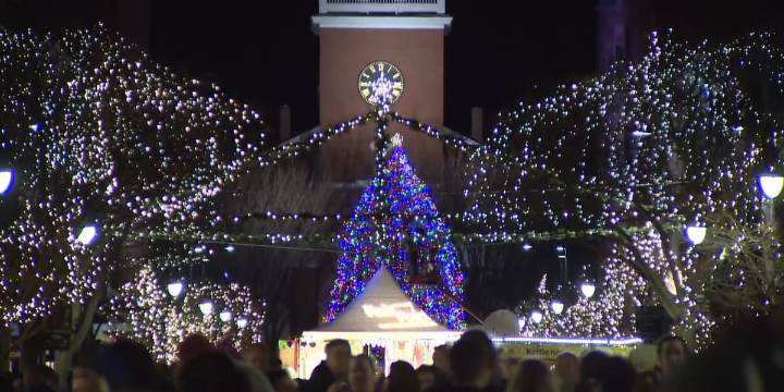 Burlington kicks off holiday festivities