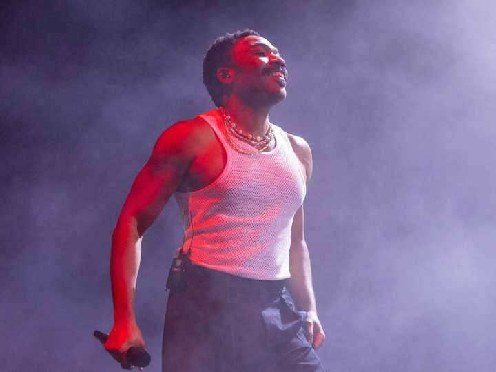 Donald Glover said he had a stroke last year, and joked he copied Jamie Foxx. Here's the symptom they shared.