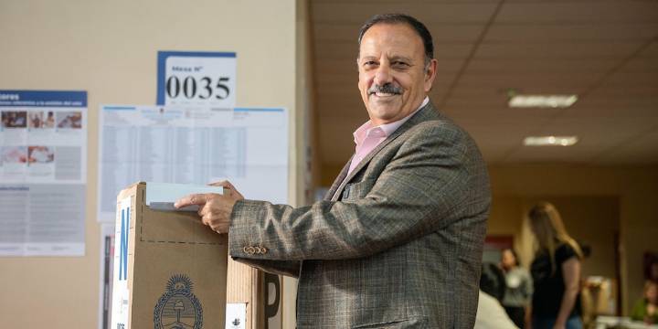 Tras una victoria mínima en las elecciones, Quintela le pidió la renuncia a todo su gabinete en La Rioja