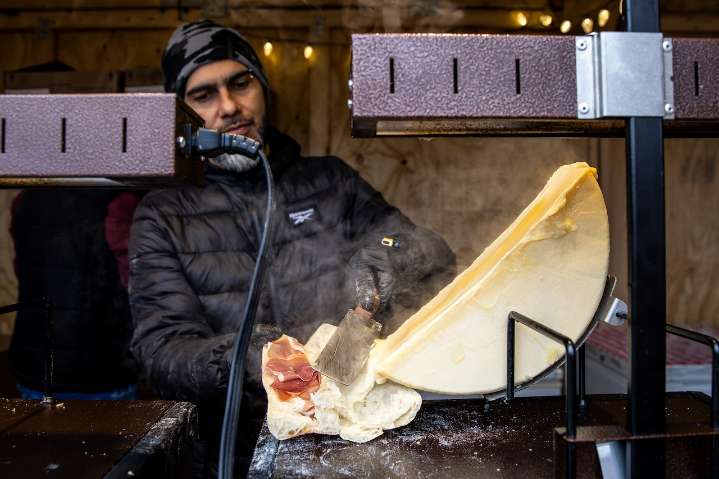 Schnitzel, raclette cheese: 5 can’t-miss foods at Grand Rapids’ Christkindl Markt