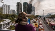 ¿Qué pasó en el incendio que se propagó por varios edificios de Hong Kong y dejó decenas de muertos?