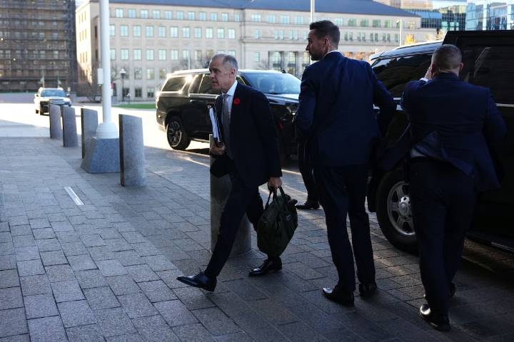 Politics Insider: Budget to boost defence spending, trim the public service