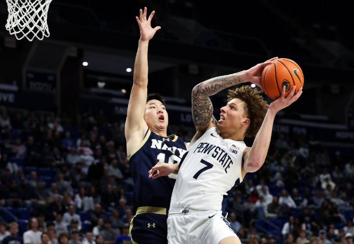 Deadspin | Penn State pulls away from Navy to remain unbeaten