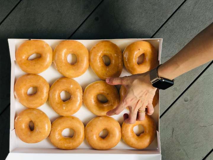 Krispy Kreme regalará docenas de donas gratis el 13/11 en EE. UU.: descubre cómo obtenerlas