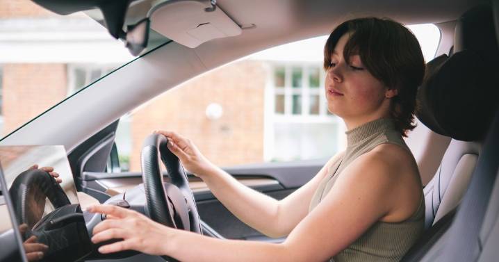 Dashboard warning light that could be sign of £662 problem