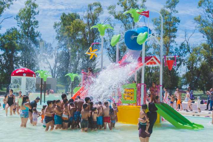 El Parque Acuático de Winifreda abre su temporada 2025/26 con nuevas tarifas y servicios