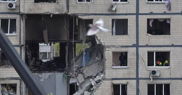 Russia Launches Major Strikes on Ukrainian Energy Facilities, Killing Three Civilians; Sources Says