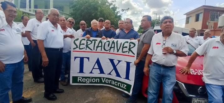 Marchan taxistas contra servicio Uber e InDrive