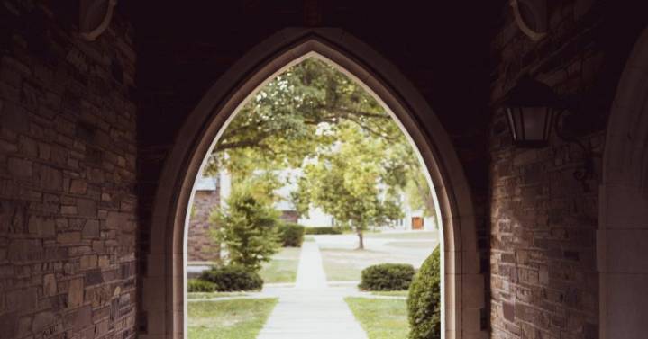 Evolving job market, soaring loan debt drive students to community colleges