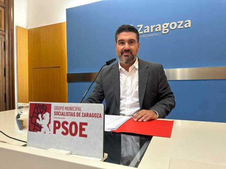 Tensión en el Pleno de Zaragoza tras la reordenación del PSOE y la salida de Royo de los órganos clave
