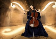 La violonchelista Camille Thomas acompaña hoy y el jueves a la Euskadiko Orkestra
