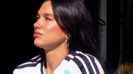 Dua Lipa, invitada a La Bombonera para ver el Superclásico y con camiseta especial