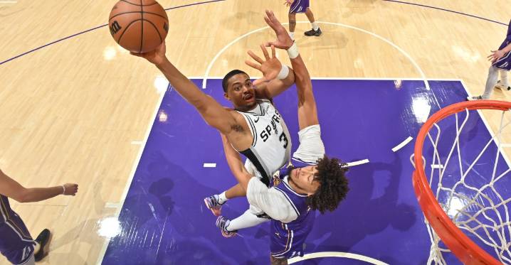 San Antonio at Los Angeles, Final Score: Spurs foul troubles help the Lakers to a 118