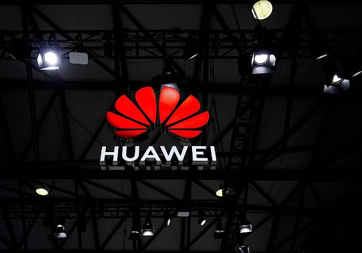 Bruselas hará una «revisión general» de los contratos con Huawei que pondrá en apuros a las telecos