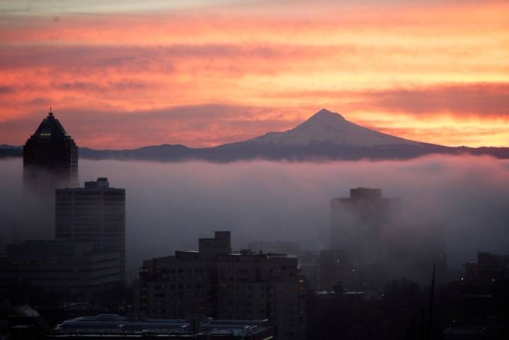 Chilly weekend forecast brings fog, potential rain to Portland