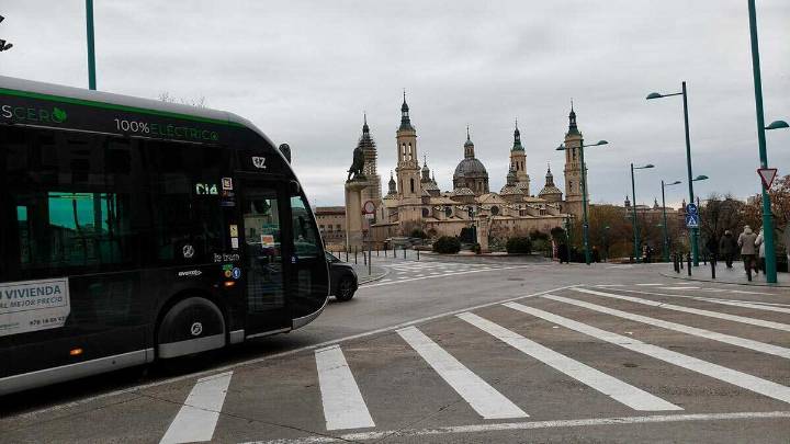El Puente de Piedra vuelve a cortarse al tráfico: días y afecciones al bus urbano de Zaragoza