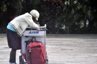 Casi 12 meses en soledad: Laure, la turista estadounidense cumplirá un año sobreviviendo en el aeropuerto de Cancún