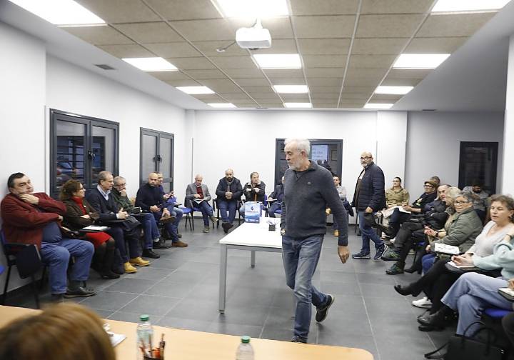 Los vecinos de Gijón abogan por reforzar la presión por el vial de Jove y estudian llevar su protesta a Madrid