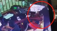 ¡Milagro en Ciudad de Dios! Sicario intenta asesinar a empresario, pero su pistola se traba y le salva la vida [VIDEO] El ataque ocurrió en pleno horario laboral, cuando dos delincuentes llegaron en m