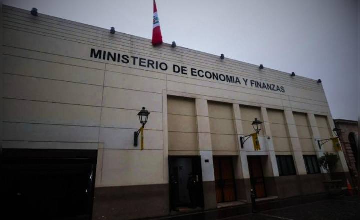 Decreto de urgencia de austeridad cuadra las cuentas del 2025, pero solo "es un parche", advierten expertos