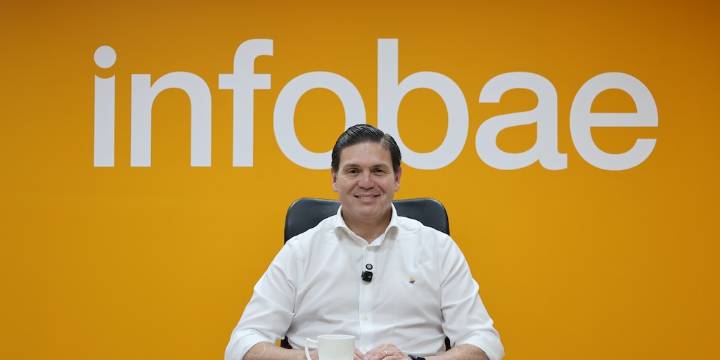 Juan Carlos Pinzón se defendió sobre la foto comiendo tomate y aseguró: “No es actuación, así soy yo”