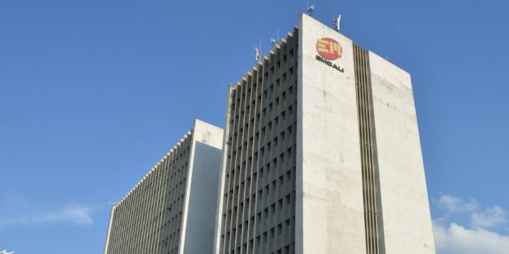 Denunciaron ante la Fiscalía a Emcali por riesgo de interrupción en el alumbrado público de Cali