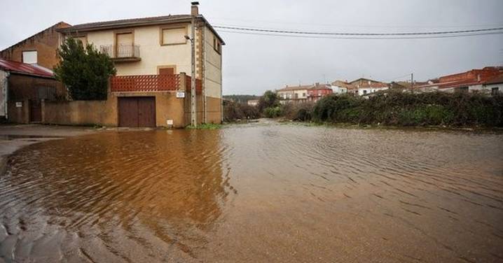 Nivel rojo por crecida del río Agadón en Zamarra, amarillo del Mayas y naranja por el Tormes en la provincia de Ávila