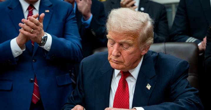 Reabre el gobierno de EE.UU.: Trump pone fin al cierre con una nueva ley de presupuesto