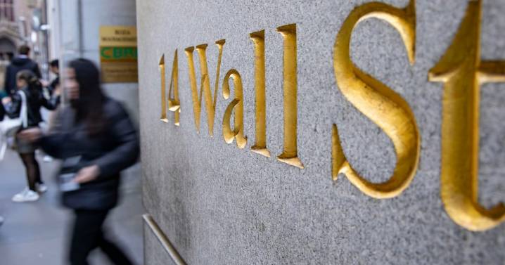 Wall Street, ‘cauteloso’ por comentarios de la Fed: Nasdaq sube 0.49%