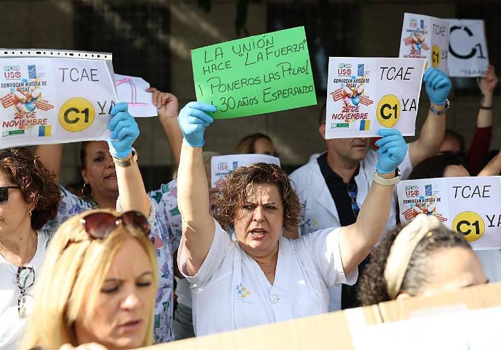 Las auxiliares de enfermería de Canarias estallan: «¡C1 ya!»