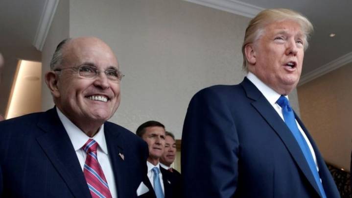 Donald Trump indultó a Rudy Giuliani y a otros acusados de intentar anular el resultado de las elecciones de 2020