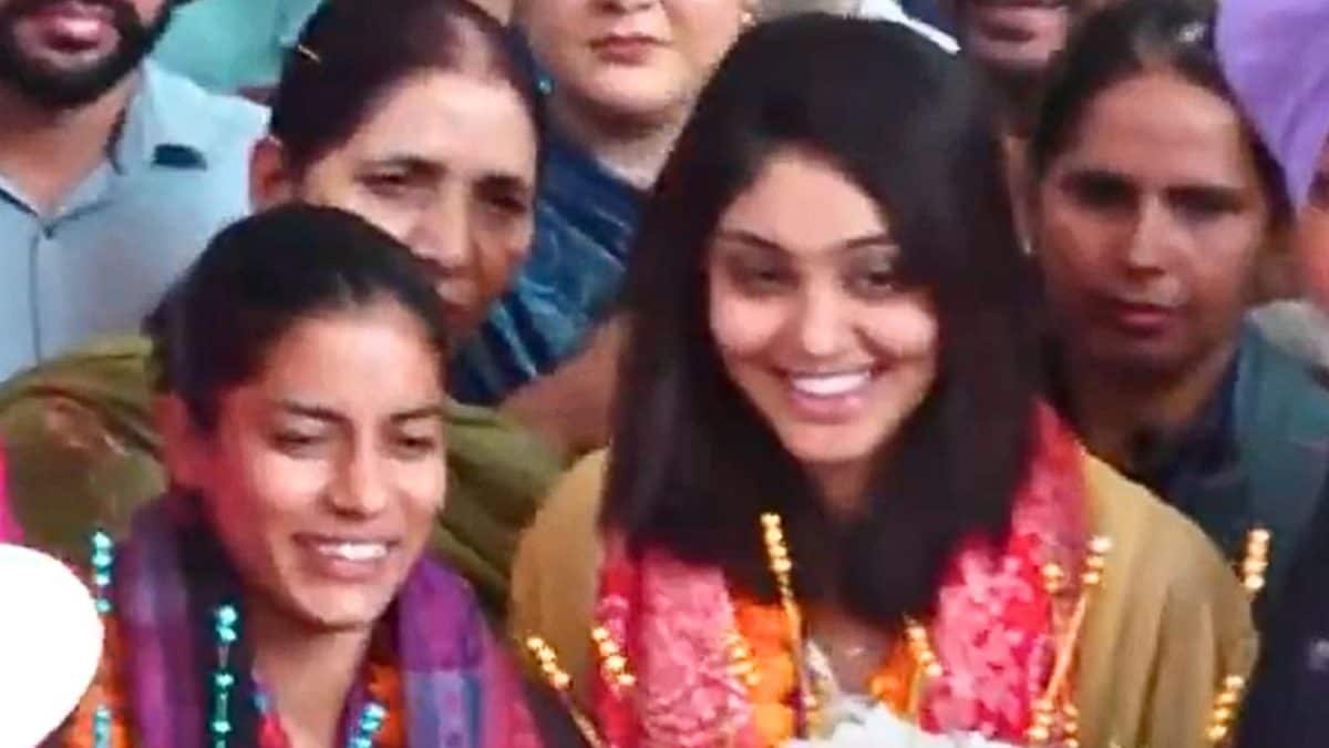 World Champions Amanjot And Harleen Get Grand Welcome In Chandigarh