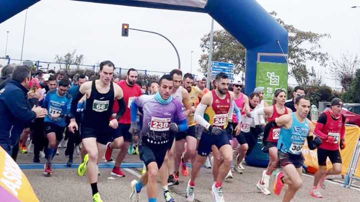 Decenas de participantes en la Carrera Polígono de San Cristóbal de Valladolid salen a la calle en beneficio de la Asociación Campanilla de Niños Oncológicos