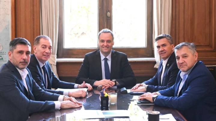 Zdero se reunió con Adorni y Santilli en Casa Rosada y buscó respaldo para su plan fiscal y productivo