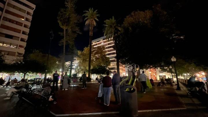 La plaza de Calvo Sotelo de Alicante completamente a oscuras