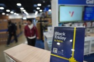 ¿Comprar en línea o ir a la tienda en Black Friday? Esto dicen ChatGPT y Gemini