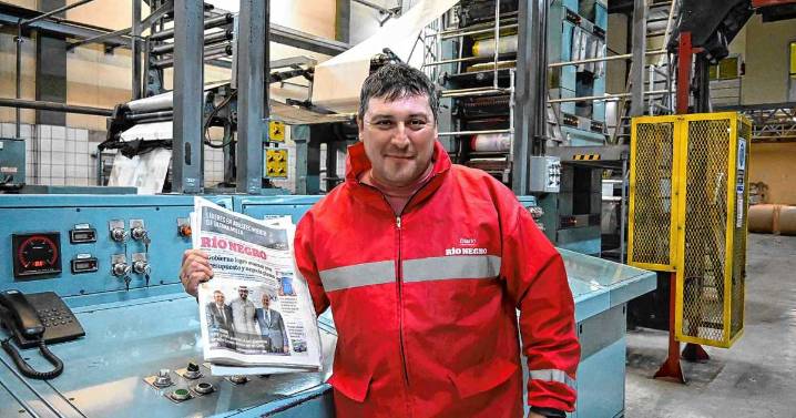 José Luis, un canillita histórico de Roca: reparte el diario y deja su huella por amor al oficio