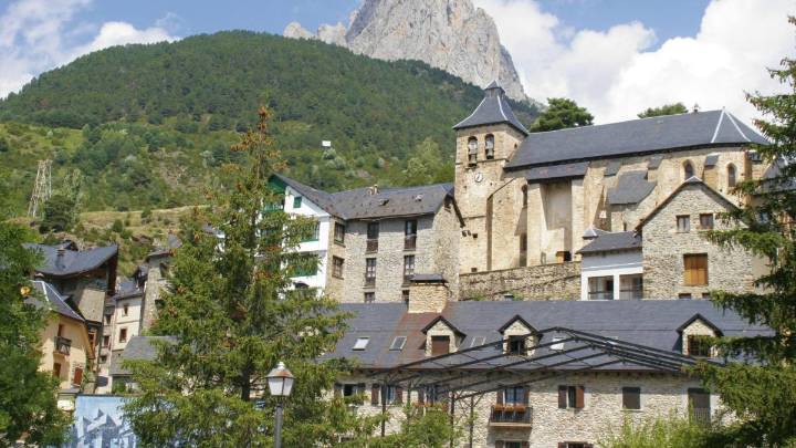 El turismo madrileño tensiona el precio de la vivienda en el Pirineo: 3.000 euros el metro de media en zonas turísticas