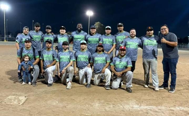 San Vicente ilumina el diamante con batazos en playoff