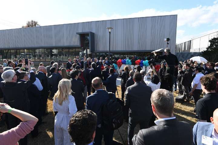 University of Arkansas opens facility for semiconductor research, development