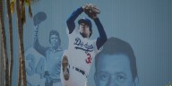El legado de Fernando Valenzuela y el homenaje de los Dodgers en el bicampeonato de la Serie Mundial