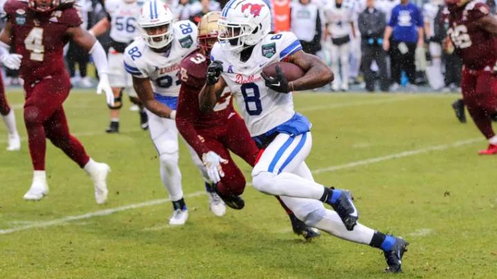SMU rolls past Boston College, 45-13, behind Jennings and smothering defense