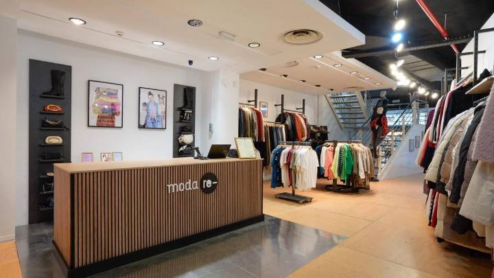 Moda re- transforma el antiguo Decathlon de Pintores en Cáceres en una tienda efímera de moda sostenible