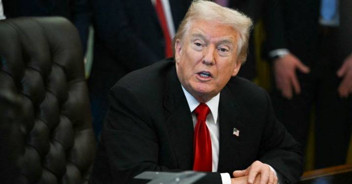 Trump califica a la demócrata Nancy Pelosi como una mujer diabólica que hizo un mal trabajo