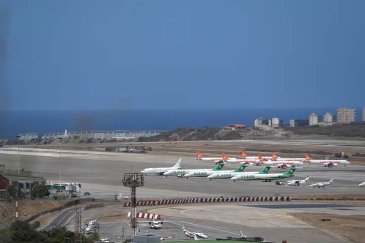 EEUU alerta sobre riesgos en espacio aéreo de Maiquetía por aumento de actividad militar