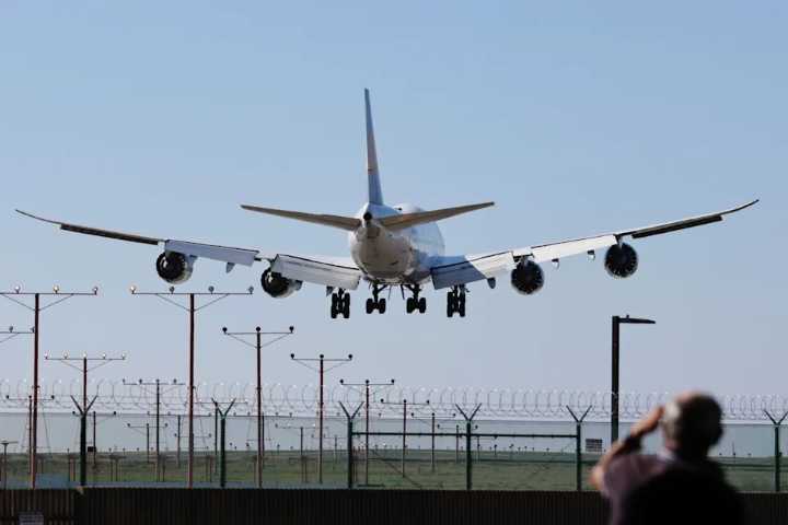 Tres aerolíneas estadounidenses cancelarán 700 vuelos por falta de controladores aéreos