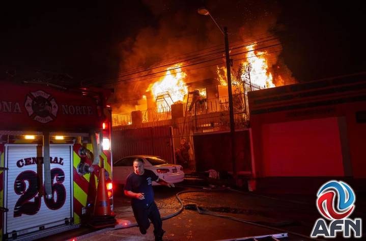 Hallan cadáver calcinado en incendio de una cuartería