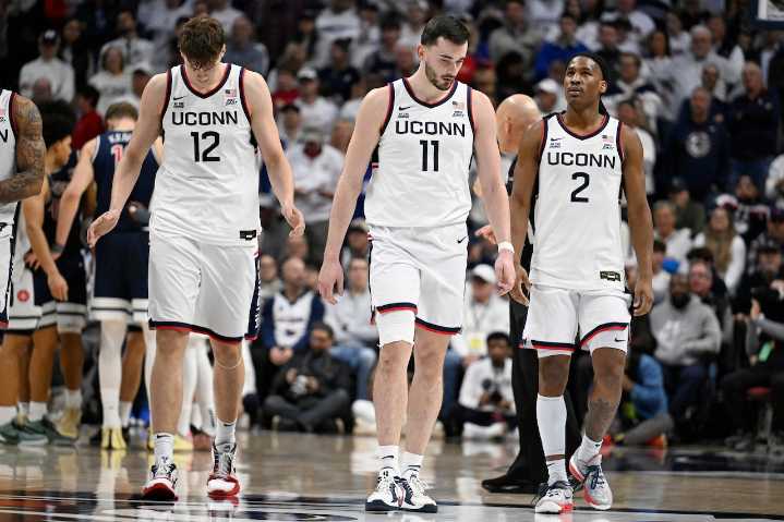 How to watch college basketball free live stream today: No. 13 Illinois Fighting Illini vs. No. 5 UConn Huskies